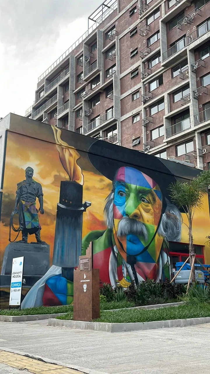 Comunicação artística — Painel visual customizado para fachada urbana